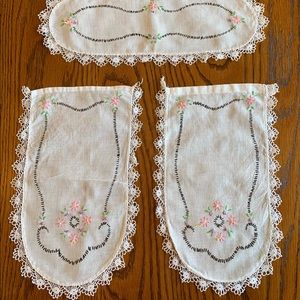 3 PC VINTAGE crochet dresser set, white with trim